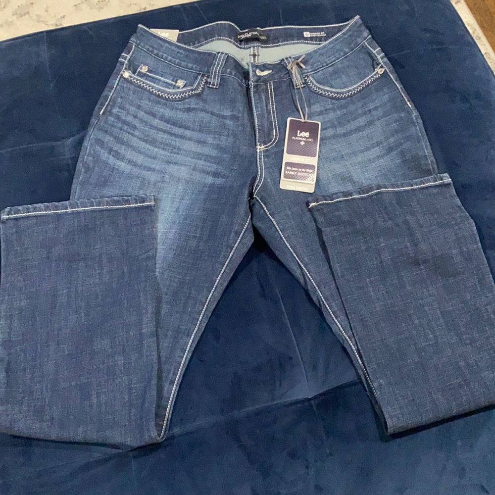 NWT size 14 Lee PlatinumLabel Midrise Fit with ultra stretch.